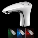 Smart Waschtischarmatur mit innovativem LED-Lichtkonzept 16V16R9